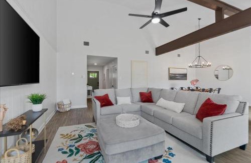 Round Rock House | Creekview Cottage- Events, Hot Tub, Gameroom