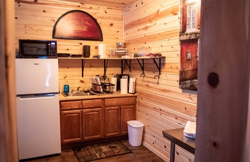 Keystone House | Creekview Suite at Tanager Brook Inn in the Heart of Black Hills by Mt. Rushmore