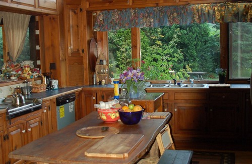 Cosby Bed & Breakfast | Creekwalk Inn and Cabins