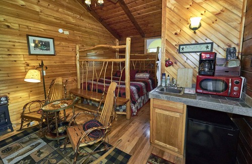 Cosby Bed & Breakfast | Creekwalk Inn and Cabins