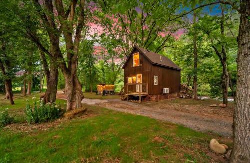 Cosby Bed & Breakfast | Creekwalk Inn Bed and Breakfast with Cabins