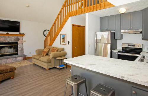 Glen Arbor House | Creeping Snails