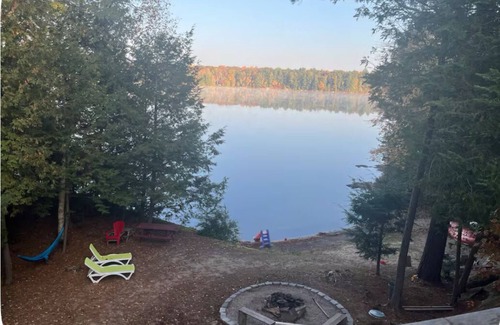 Kawartha Lakes Cottage | Crego Cove: Your Lakeside Escape *Hot Tub*