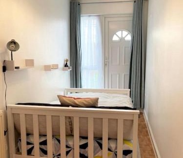 Chadwell Apartment | Crescent 2 Bedroom Apartment