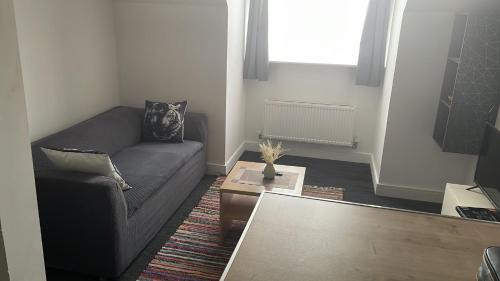 Chadwell Apartment | Crescent Loft Apartment - 1 Bedroom