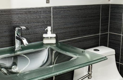 East Kootenay Hotel | Crescent Motel