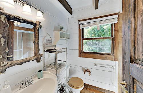 Royal Pines House | Crestwood Retreat