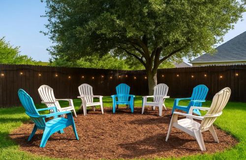 Aubrey Villa | Crew Stay Sleeps 16 Work, Cook, Play and Relax