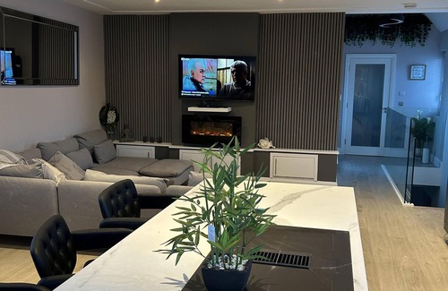 Dublin House | Croke Park, 3-Beds, Sleeps 6, 2 min to Tram Stop