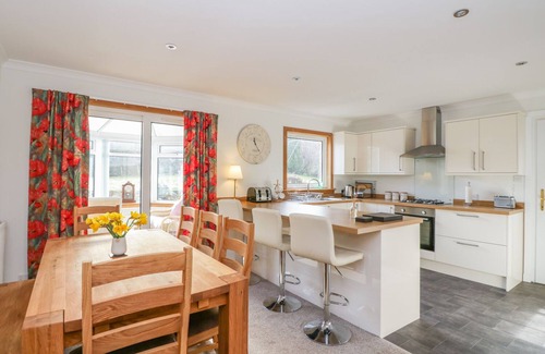 Aberfeldy Cottage | CROMALLT, pet friendly, with a garden in Aberfeldy