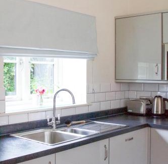 Giddeahall House | Cromhall Farm