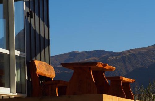 Lowburn House | Cromwell Safari Bach - Holiday Home