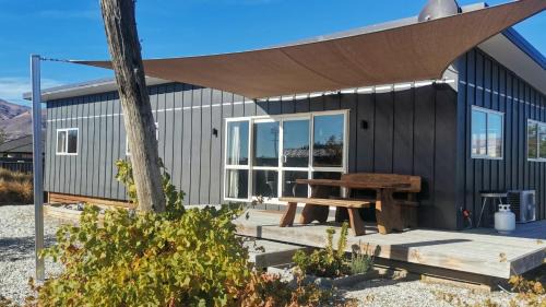 Lowburn House | Cromwell Safari Bach - Holiday Home