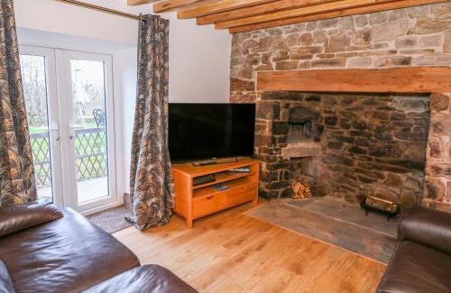 Ammanford House | Crooked Hill Cottage