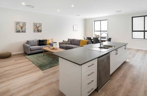 Wagga Wagga Apartment | Crooked Lane Apartment - CBD, Stylish & Central