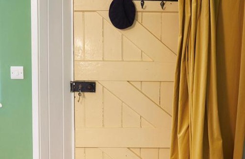 Kington Apartment | Cross Cottage