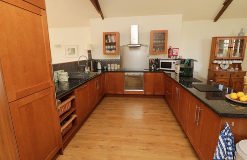 Loddiswell Cottage | CROSSCOMBE BARN, pet friendly, with open fire in Loddiswell