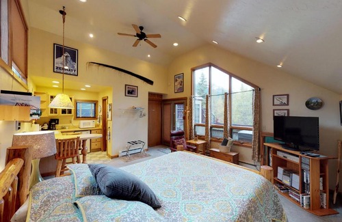 Alyeska Hotel | Crow Creek
