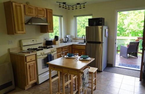 Homer Apartment | CROW'S NEST . near by beach access .studio apartment