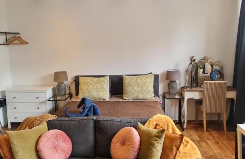 Burgwallen Nieuwe Zijde House | Crown Guesthouse Amsterdam