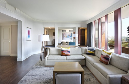 Dunwoody Hotel | Crowne Plaza Atlanta Perimeter at Ravinia by IHG