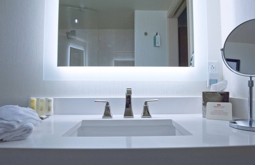 King of Prussia Hotel | Crowne Plaza: Philadelphia - King of Prussia by IHG