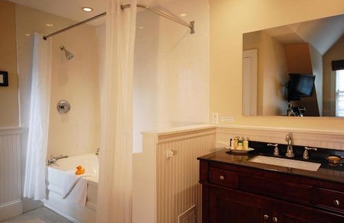 Provincetown Hotel | Crowne Pointe Historic Inn Adults Only