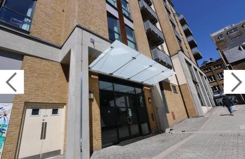 Fairfield Condo | ⭐️ Croydon apartment with balcony⭐️ hosted by ASJ Accommodations ⭐️