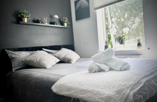 Waddon Apartment | Croydon Luxury 2 Bed Apartment - Sleeps 6 - Gatwick Airport close