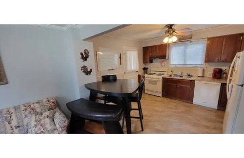 Corning House | Crystal City Family Home - Comfort and Convenience