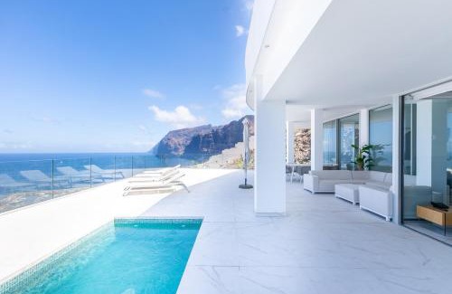 Los Gigantes Apartment | Crystal I Luxury Apartments by Hermosa Rentals