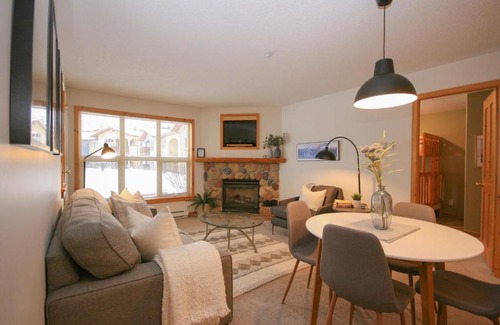 Sun Peaks House | CRYSTAL FOREST 2BR Ski In Ski Out with PRIVATE Hot Tub