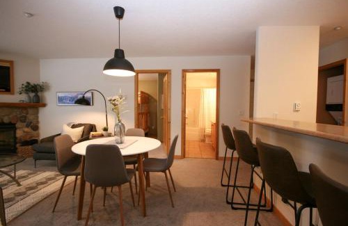 Sun Peaks House | CRYSTAL FOREST 2BR Ski In Ski Out with PRIVATE Hot Tub