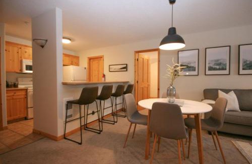 Sun Peaks House | CRYSTAL FOREST 2BR Ski In Ski Out with PRIVATE Hot Tub