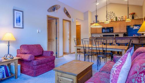 Sun Peaks Apartment | Crystal Forest #54 By Bear Country