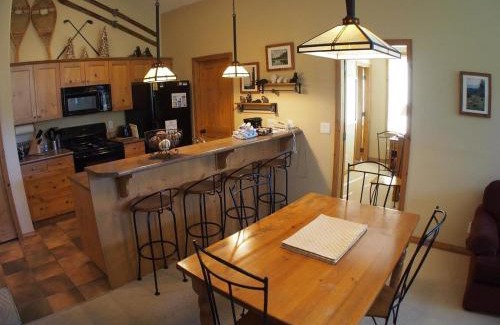 Sun Peaks Apartment | Crystal Forest #66 By Bear Country