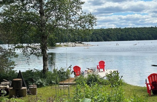 Machar Cottage | Crystal Haven Lake House tranquility found with this 3 bdrm plus bunkie retreat