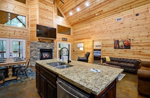 Broken Bow Cabin | Crystal Moon - Hot Tub, Firepit, Cornhole, Hammock
