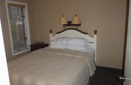 Thompsonville Apartment | Crystal Mountain Condo - Wintergreen 535