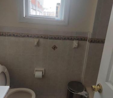 Newark House | Crystal Room 1 Guest House near 12mins to EWR airport/Prudential/NJIT/Penn station