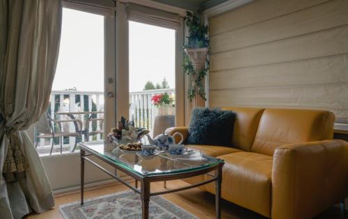 Upper Lonsdale Bed & Breakfast | Crystal's View Bed & Breakfast