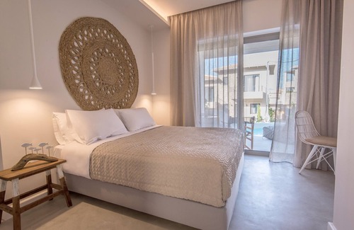 Nikiana Hotel | Crystal Waters