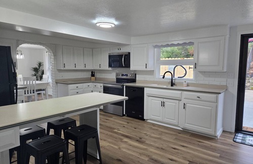 Berlin House | Crystal Wave Retreat, Berlin OhionHot tub and pool