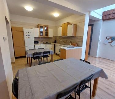 Szeged Apartment | CsaládBarát Vendéglak Szegedi Magánszálláshely 9 fő részére, nagycsaládok és baráti társaságok részére