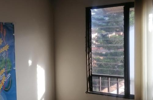 Guayabal House | Cuarto con cuarto de baño y terraza