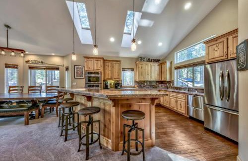 Montgomery Estates House | Cubby Bear at Heavenly Tahoe - Pets