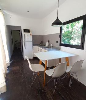 General Roca House | Cubil Amarillo. Casa conteiner 1 dormitorio