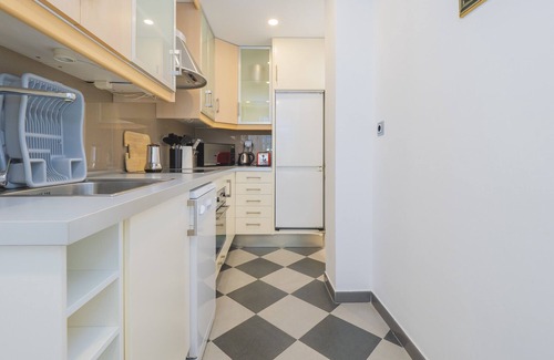 Marbella Apartment | Cubo's Apartamento Bono Beach Marbella/air conditioning/free parking/free wifi/community pool
