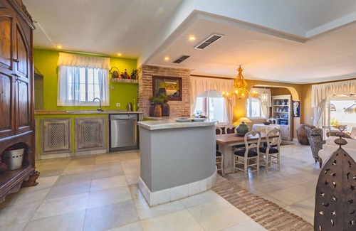 Marina de Casares Ski Chalet | Cubo's Beachfront Marina de Casares House/Beachfront/parking/free wifi