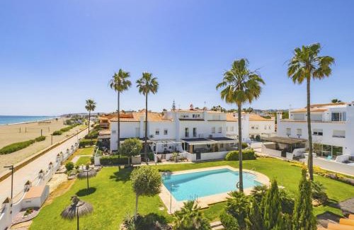 Marina de Casares House | Cubo's Beachfront Marina de Casares House